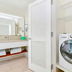https://margaritaville-beach-resort-nassau.comcaribbean.com
